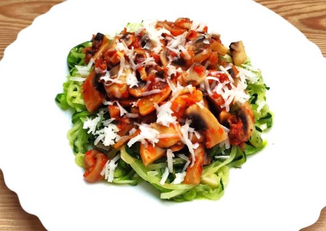 Espaguetis de calabacín con champiñones