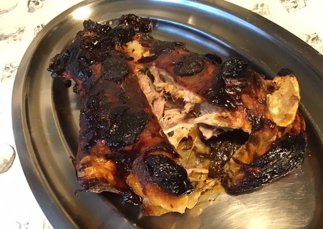 Gigot de chevreau confit au pruneaux et curry