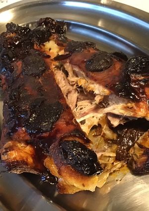 Une photo de Gigot de chevreau confit au pruneaux et curry