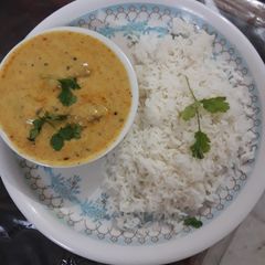 A picture of कढ़ी चावल.