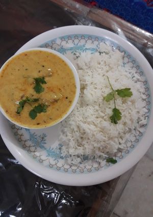 A picture of कढ़ी चावल.