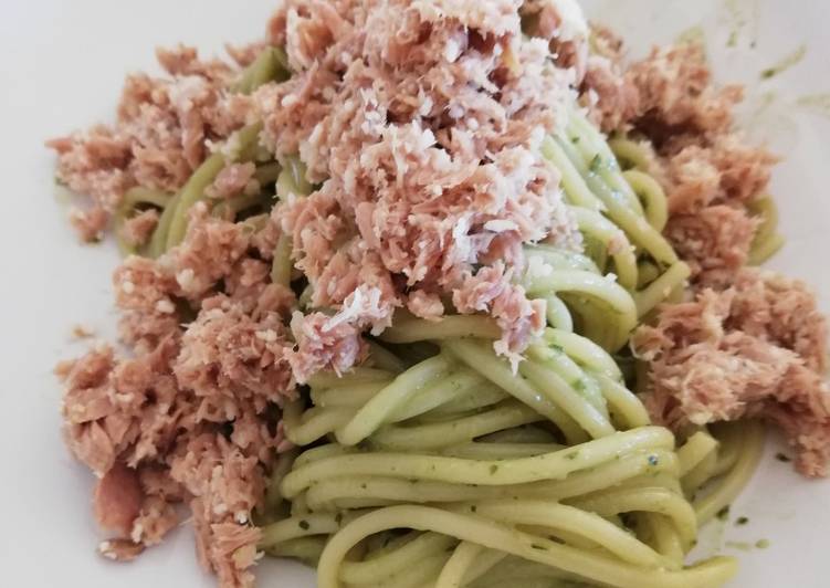 Recetta di Qualsiasi sera della settimana Spaghetti pesto e tonno