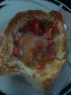 Una foto de Pan con huevo a la mexicana las correa