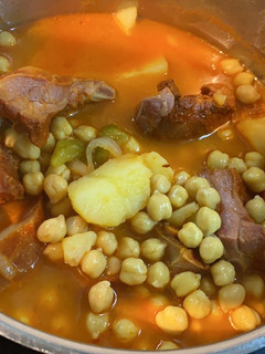 Una foto de Costillas con patatas