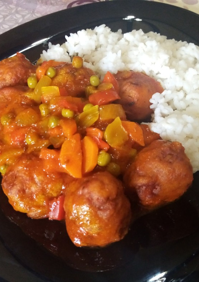Una foto de Albóndigas de merluza con tomate