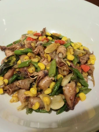 Cara Sederhana Membikin Resep  Tumis Cumi asin jagung manis yang Lezat Sekali, Bikin Ketagihan