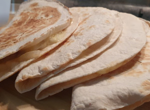 Una foto de Quesadillas