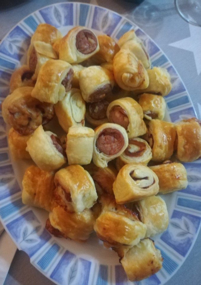 Una foto de Canapé con hojaldre