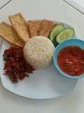 Nasi tempong simple🍚 : tahu, tempe, usus, dan sambal penyet