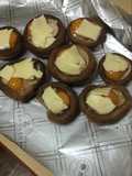 Shiitake com ovo de codorna, presunto cru e muçarela