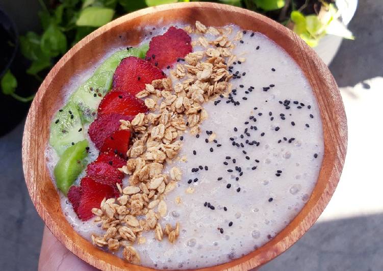 Langkah Mudah untuk Menyiapkan Banana Smoothie bowl🍌, Enak Banget