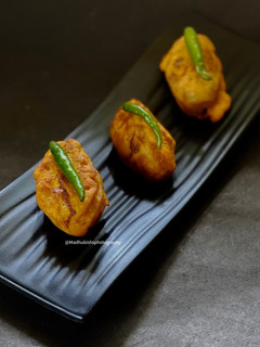A picture of Potol Bora / Parwal Pakore.