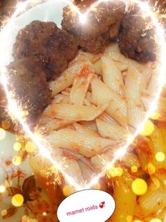صورة لوصفة كبيبة باللحمه المفرومه ومكرونة بالصلصة 😋🥰💐🎉