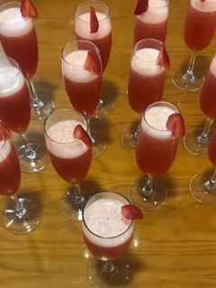Una foto de Sorbete de helado de limón y fresas