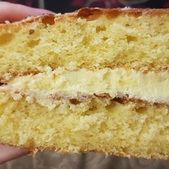 A picture of Lime sponge cake.
