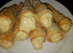 Foto principal de Canutillos fritos rellenos de crema pastelera