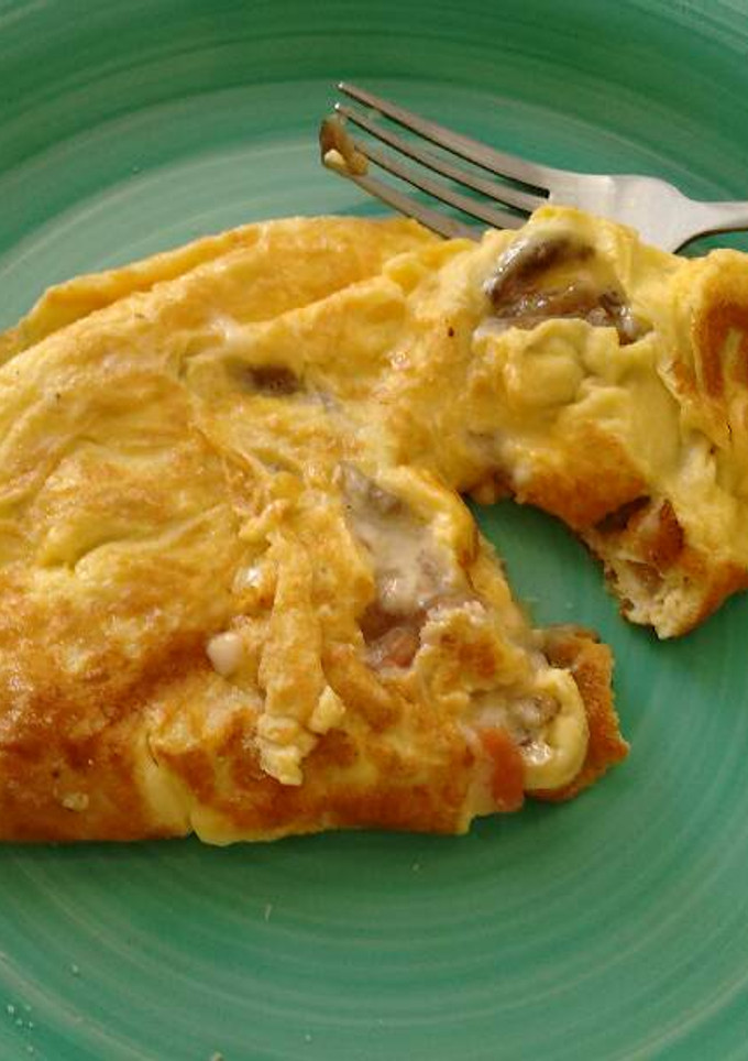 Una foto de Omelette de berenjena, champiñones y queso. ॐ
