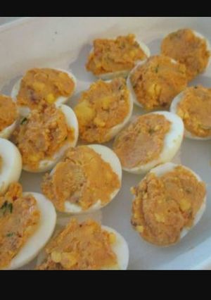 Una foto de Huevos rellenos. 3 Ingredientes y riquísimos😍😊