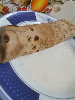 A picture of Chicken chapati roll.