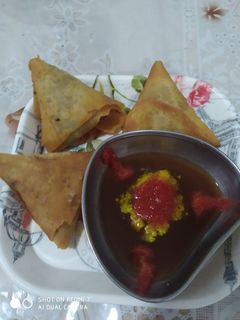 સમોસા (Samosa Recipe in Gujarati) રેસીપી મુખ્ય ફોટો
