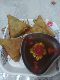 સમોસા (Samosa Recipe in Gujarati) રેસીપી મુખ્ય ફોટો