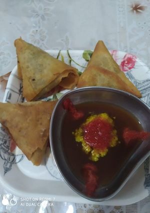 સમોસા (Samosa Recipe in Gujarati) રેસીપી મુખ્ય ફોટો