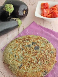 Una foto de Tortilla de espinacas, pimiento y berenjenas vegetariana 😋