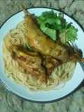 Tallarines con pierna de pollo 🍝🍝😋