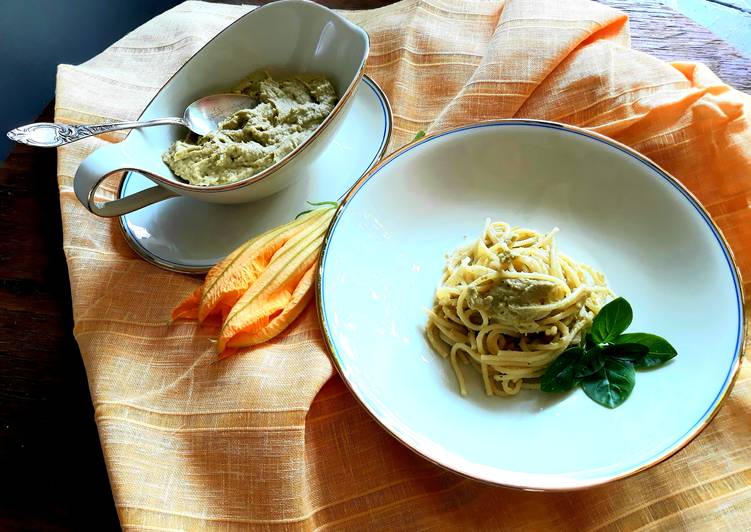 How to Make Homemade Spaghetti al pesto di zucchine