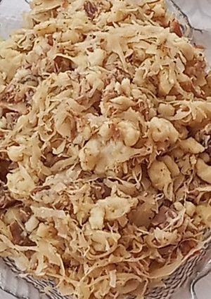 Savanyú káposztás sertéshús sztrapacskával recept fotója
