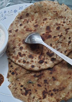 आलू का पराठा (aloo ka paratha recipe in Hindi) रेसिपी मुख्य फोटो