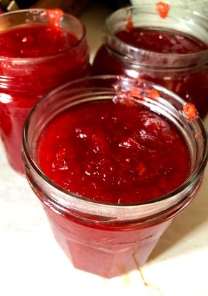 A picture of Strawberry and Apple Jam.