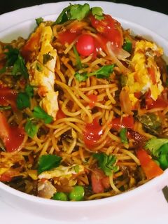 এগ ভেজিটেবল চাউমিন(Egg vegetable Chow mein Recipe ln Bengali) রেসিপির প্রধান ছবি
