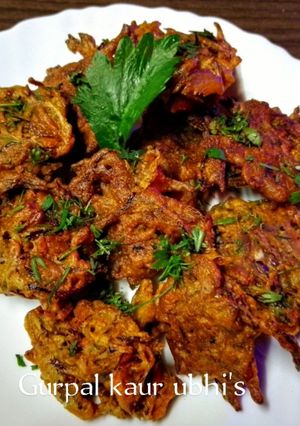 A picture of Punjabi Thunder Onion Pakoras (fritters).