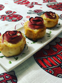 Una foto de Rosas de jamón dulce y queso