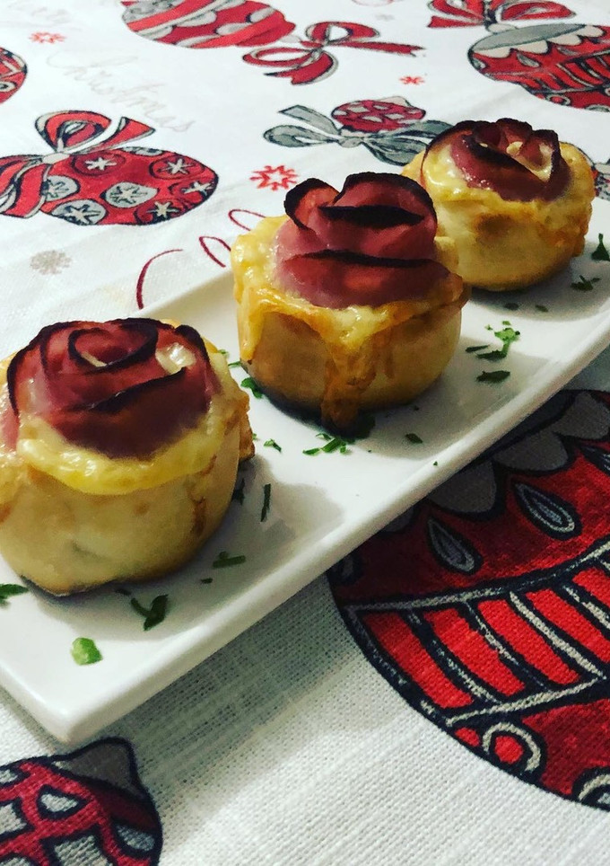 Una foto de Rosas de jamón dulce y queso