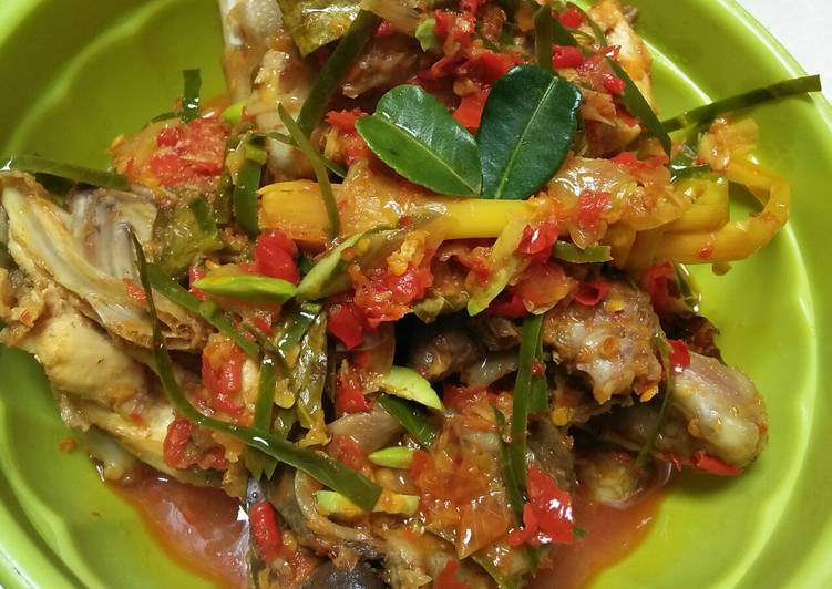 Resep Ayam Sambal Daun Jeruk Oleh Dapoer Neng Ulien Cookpad 8048