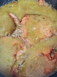 Una foto de Chuletas de cerdo en salsa verde