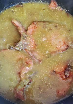 Una foto de Chuletas de cerdo en salsa verde