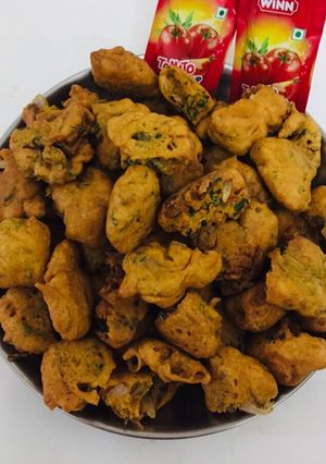A picture of Sana Onion Pakoras.