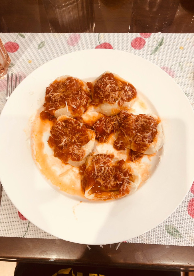 Una foto de Capeletis de pollo jamón y queso