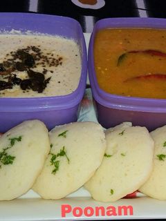 इडली सांभर और नारियल चटनी (Idli sambhar aur nariyal chutney recipe in hindi) रेसिपी मुख्य फोटो