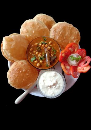 पंजाब का छोले और भटूरे (punjab ka choke aur bhature recipe in Hindi) रेसिपी मुख्य फोटो