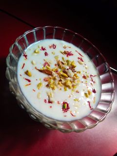 पिस्ता श्रीखंड (pista shrikhand recipe in marathi) रेसिपी चे मुख्य फोटो