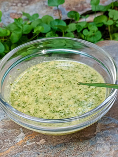 Una foto de Salsa pesto ligera