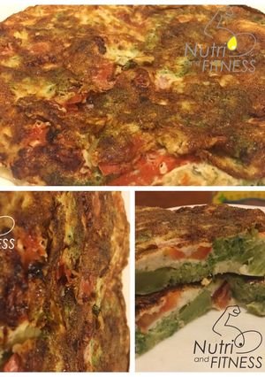 Una foto de Tortilla de brócoli y tomate fit