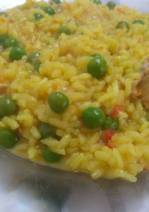 Una foto de Arroz con verduras y pollo