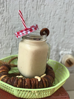 કાજુ અંજીર મિલ્કશેક (Kaju Anjeer Milkshake Recipe In Gujarati) રેસીપી મુખ્ય ફોટો