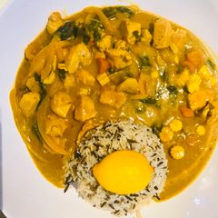 A picture of Yellow Thai chicken curry.