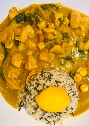 A picture of Yellow Thai chicken curry.